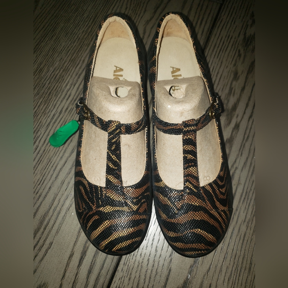 NWOB Alegria Coco Safari Mary janes